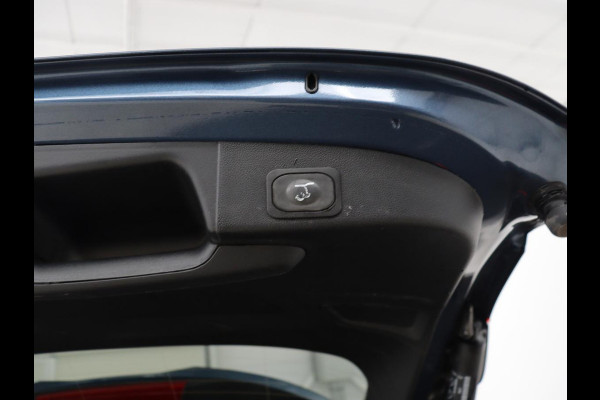 Ford Focus 1.0 EcoBoost Hybrid ST Line X | Stoelverwarming | Adaptive cruise | Carplay | Navigatie | Camera | Keyless | Parkeerhulp | Digital Cockpit