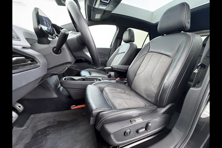 Volkswagen ID.3 First Max 58kWh Soh91% Pano-dak Adap.Cruise Camera Elektr.Sport-Stoel+Verwarmd PDC Apple Carplay Android Ergo Active-Stoel Navi- SOH 91% Lmv Privacy Glas Keyless Advanced Led-Achterlicht dynamisch Matrix Led Origineel Nederlandse Auto Zeer compleet Nieuwprijs €49.176,-