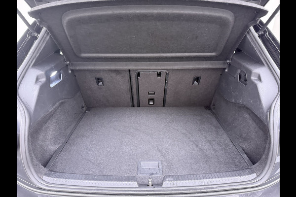 Volkswagen ID.3 First Max 58kWh Soh91% Pano-dak Adap.Cruise Camera Elektr.Sport-Stoel+Verwarmd PDC Apple Carplay Android Ergo Active-Stoel Navi- SOH 91% Lmv Privacy Glas Keyless Advanced Led-Achterlicht dynamisch Matrix Led Origineel Nederlandse Auto Zeer compleet Nieuwprijs €49.176,-