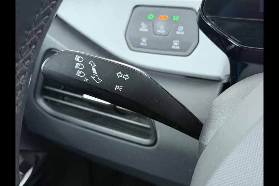 Volkswagen ID.3 First Max 58kWh Soh91% Pano-dak Adap.Cruise Camera Elektr.Sport-Stoel+Verwarmd PDC Apple Carplay Android Ergo Active-Stoel Navi- SOH 91% Lmv Privacy Glas Keyless Advanced Led-Achterlicht dynamisch Matrix Led Origineel Nederlandse Auto Zeer compleet Nieuwprijs €49.176,-