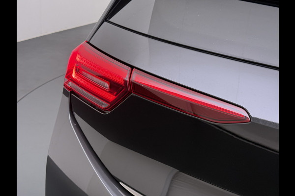Volkswagen ID.3 First Max 58kWh Soh91% Pano-dak Adap.Cruise Camera Elektr.Sport-Stoel+Verwarmd PDC Apple Carplay Android Ergo Active-Stoel Navi- SOH 91% Lmv Privacy Glas Keyless Advanced Led-Achterlicht dynamisch Matrix Led Origineel Nederlandse Auto Zeer compleet Nieuwprijs €49.176,-