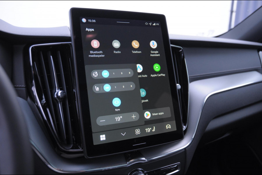 Volvo XC60 T8 455PK Automaat AWD Ultra Black Edition / Luchtvering / stoelmassage - en ventilatie / Adaptieve cruise control / Harman Kardon / BLIS / Panoramadak / Apple carplay / Parkeersensoren met 360 camera / Elektrisch bedienbare achterklep / Elektrisch verstelbare voorstoelen met geheugen / Stoel en stuurwielverwarming / 21” velgen / Getinte ramen vanaf de B-stijl