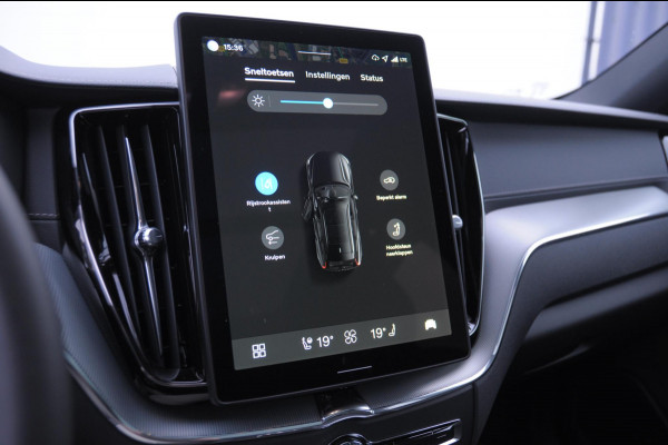 Volvo XC60 T8 455PK Automaat AWD Ultra Black Edition / Luchtvering / stoelmassage - en ventilatie / Adaptieve cruise control / Harman Kardon / BLIS / Panoramadak / Apple carplay / Parkeersensoren met 360 camera / Elektrisch bedienbare achterklep / Elektrisch verstelbare voorstoelen met geheugen / Stoel en stuurwielverwarming / 21” velgen / Getinte ramen vanaf de B-stijl