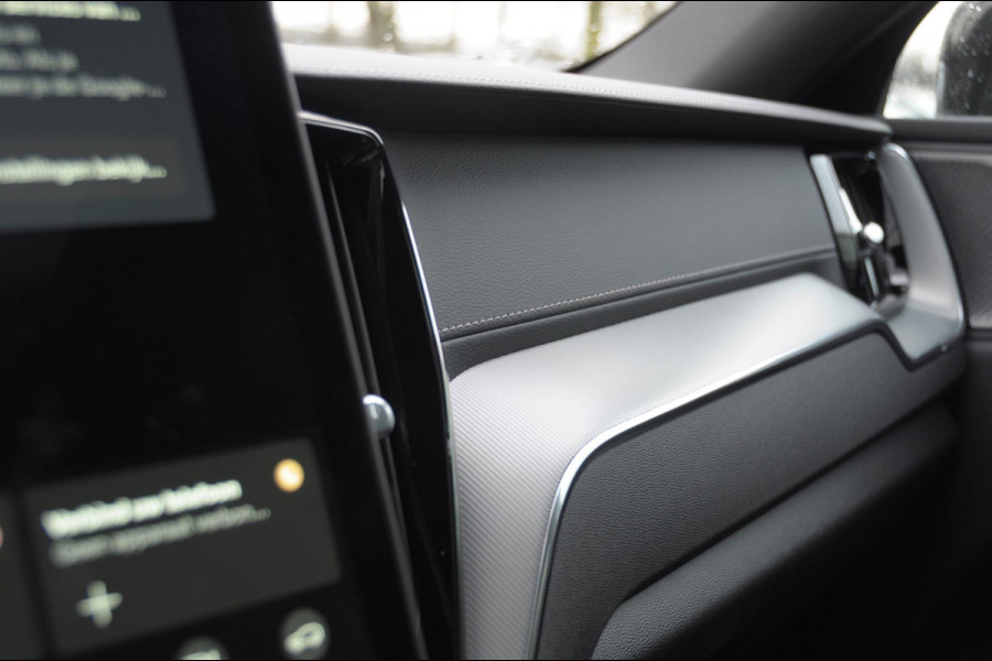 Volvo XC60 T8 455PK Automaat AWD Ultra Black Edition / Luchtvering / stoelmassage - en ventilatie / Adaptieve cruise control / Harman Kardon / BLIS / Panoramadak / Apple carplay / Parkeersensoren met 360 camera / Elektrisch bedienbare achterklep / Elektrisch verstelbare voorstoelen met geheugen / Stoel en stuurwielverwarming / 21” velgen / Getinte ramen vanaf de B-stijl