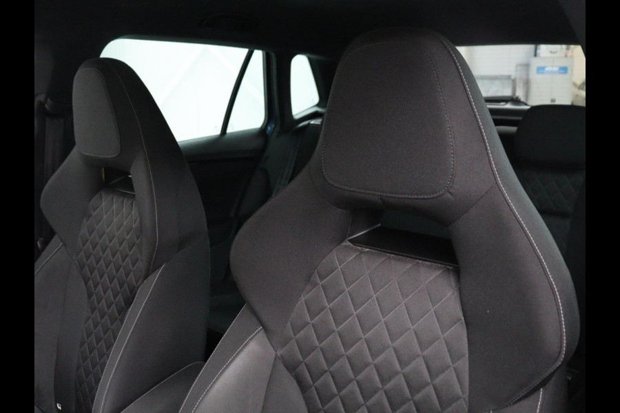 Škoda Kamiq 1.0 TSI Sport | Trekhaak | Sportstoelen | Carplay | Climate control | Parkeerhulp | Cruise control | Full LED | Sportstuur | Bluetooth