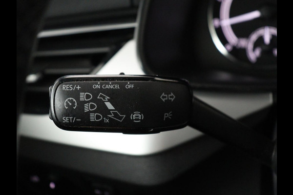 Škoda Kamiq 1.0 TSI Sport | Trekhaak | Sportstoelen | Carplay | Climate control | Parkeerhulp | Cruise control | Full LED | Sportstuur | Bluetooth