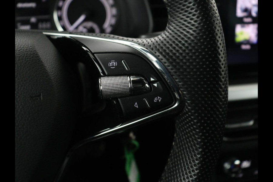 Škoda Kamiq 1.0 TSI Sport | Trekhaak | Sportstoelen | Carplay | Climate control | Parkeerhulp | Cruise control | Full LED | Sportstuur | Bluetooth