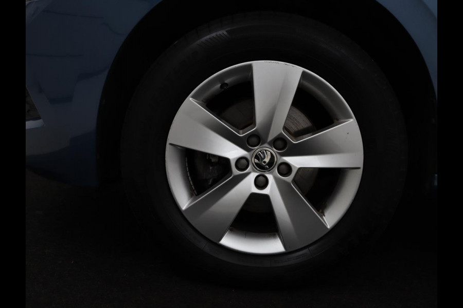 Škoda Kamiq 1.0 TSI Sport | Trekhaak | Sportstoelen | Carplay | Climate control | Parkeerhulp | Cruise control | Full LED | Sportstuur | Bluetooth