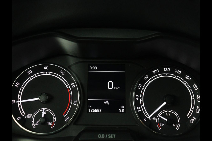 Škoda Kamiq 1.0 TSI Sport | Trekhaak | Sportstoelen | Carplay | Climate control | Parkeerhulp | Cruise control | Full LED | Sportstuur | Bluetooth