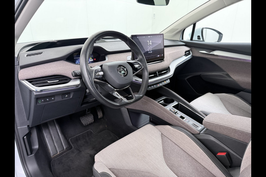 Škoda ENYAQ iV 80 First Edition HighLuxus Soh92% Pano-Dak Elektr.Trekhaak *BOMVOL € 63.000 nieuw!* 21"lm Full-Led 360-Camera Adaptive-Cruise Na Warmtepomp Adaptief onderstel+Dynamisch-onderstel/Stuur Airco-autom 3-zones E-call Chroom-Dakrail Head-Up-Display Smartlink Edition High 1.000kg trekvermogen