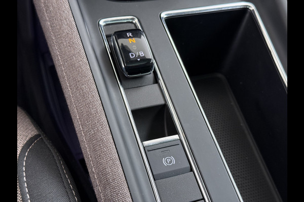 Škoda ENYAQ iV 80 First Edition HighLuxus Soh92% Pano-Dak Elektr.Trekhaak *BOMVOL € 63.000 nieuw!* 21"lm Full-Led 360-Camera Adaptive-Cruise Na Warmtepomp Adaptief onderstel+Dynamisch-onderstel/Stuur Airco-autom 3-zones E-call Chroom-Dakrail Head-Up-Display Smartlink Edition High 1.000kg trekvermogen