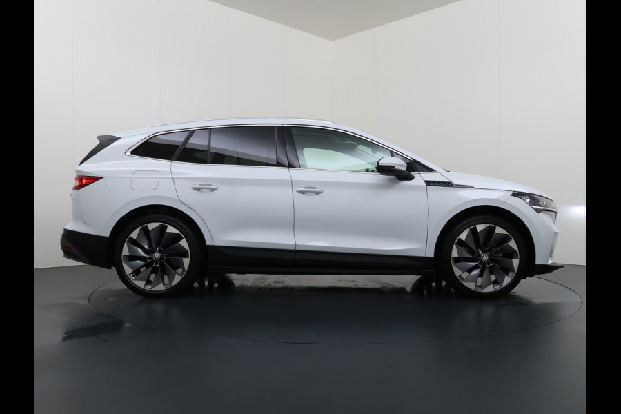 Škoda ENYAQ iV 80 First Edition HighLuxus Soh92% Pano-Dak Elektr.Trekhaak *BOMVOL € 63.000 nieuw!* 21"lm Full-Led 360-Camera Adaptive-Cruise Na Warmtepomp Adaptief onderstel+Dynamisch-onderstel/Stuur Airco-autom 3-zones E-call Chroom-Dakrail Head-Up-Display Smartlink Edition High 1.000kg trekvermogen