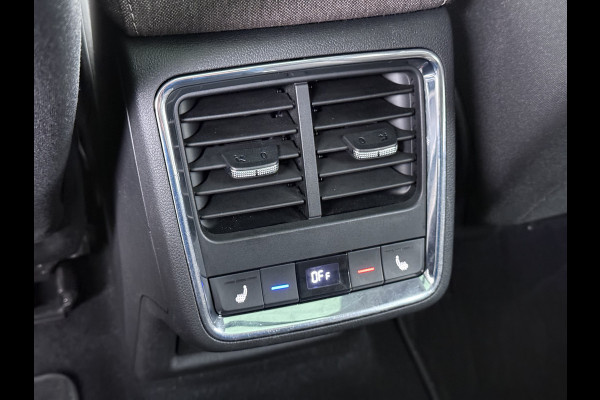 Škoda ENYAQ iV 80 First Edition HighLuxus Soh92% Pano-Dak Elektr.Trekhaak *BOMVOL € 63.000 nieuw!* 21"lm Full-Led 360-Camera Adaptive-Cruise Na Warmtepomp Adaptief onderstel+Dynamisch-onderstel/Stuur Airco-autom 3-zones E-call Chroom-Dakrail Head-Up-Display Smartlink Edition High 1.000kg trekvermogen