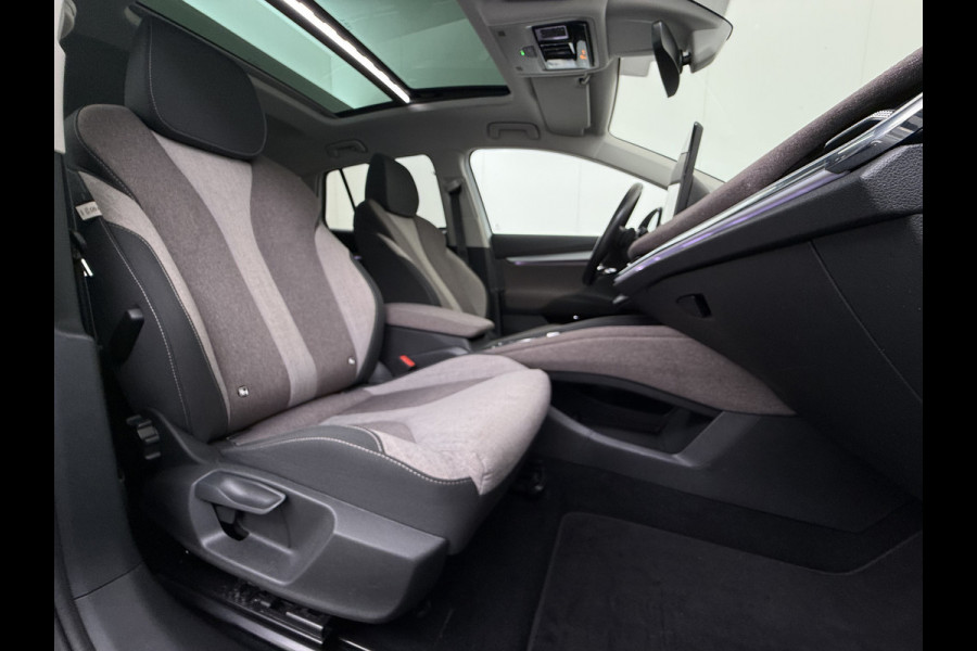 Škoda ENYAQ iV 80 First Edition HighLuxus Soh92% Pano-Dak Elektr.Trekhaak *BOMVOL € 63.000 nieuw!* 21"lm Full-Led 360-Camera Adaptive-Cruise Na Warmtepomp Adaptief onderstel+Dynamisch-onderstel/Stuur Airco-autom 3-zones E-call Chroom-Dakrail Head-Up-Display Smartlink Edition High 1.000kg trekvermogen