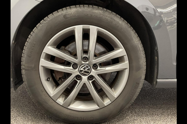 Volkswagen Touran 1.5 TSI DSG Highline | Navigatie | Parkeersensoren | Cruise Control | Blind Spot Assist | Stoelverwarming | ErgoActive stoelen | Climate Control