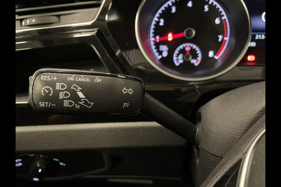 Volkswagen Touran 1.5 TSI DSG Highline | Navigatie | Parkeersensoren | Cruise Control | Blind Spot Assist | Stoelverwarming | ErgoActive stoelen | Climate Control