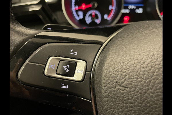 Volkswagen Touran 1.5 TSI DSG Highline | Navigatie | Parkeersensoren | Cruise Control | Blind Spot Assist | Stoelverwarming | ErgoActive stoelen | Climate Control
