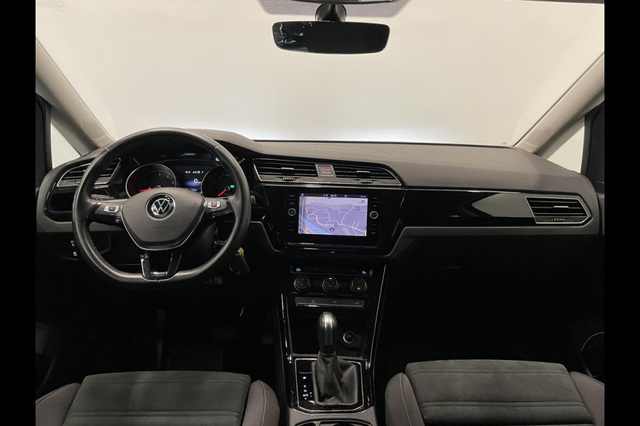 Volkswagen Touran 1.5 TSI DSG Highline | Navigatie | Parkeersensoren | Cruise Control | Blind Spot Assist | Stoelverwarming | ErgoActive stoelen | Climate Control