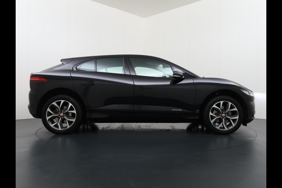 Jaguar I-PACE EV320pk SE 90kWh 3Fase ! Soh 90.5% AWD Leer Meridian™ Hifi Memory Navi Ecc 3D-Surround Camera Adaptive Cruise Business Pack Apple Carplay Android Auto Forward Vieuw+Detection+Guidance Stuur-verwarming Led Origineel Nederlandse Auto Nieuwprijs € 73.000,- Deze kan thuis wél met 11kw/uur laden