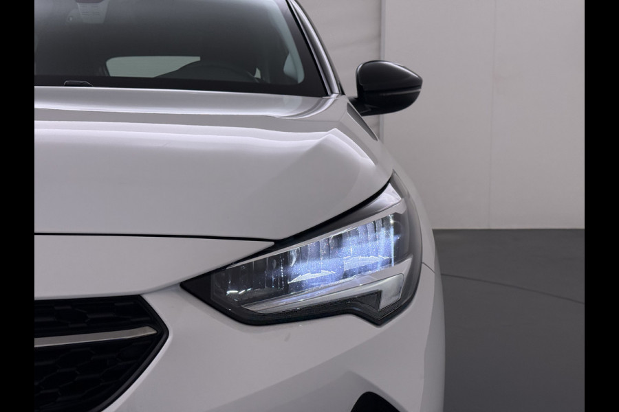 Opel CORSA-E 50kWh 3 Fase Warmtepomp Navi 360°Camera Two-Tone Lak Ecc Edition+ Stoel+Stuur-Verwarmd Parkeer Pack Pdc DAB Lmv 16" Privacy Glas Led Isofix Regen-Lichtsensor LaneAssist Origineel Nederlandse Auto SOH 89% Zeer compleet!