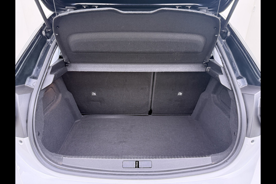 Opel CORSA-E 50kWh 3 Fase Warmtepomp Navi 360°Camera Two-Tone Lak Ecc Edition+ Stoel+Stuur-Verwarmd Parkeer Pack Pdc DAB Lmv 16" Privacy Glas Led Isofix Regen-Lichtsensor LaneAssist Origineel Nederlandse Auto SOH 89% Zeer compleet!