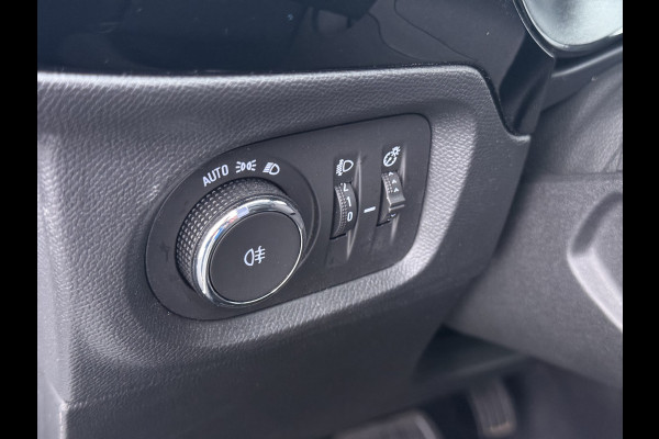 Opel CORSA-E 50kWh 3 Fase Warmtepomp Navi 360°Camera Two-Tone Lak Ecc Edition+ Stoel+Stuur-Verwarmd Parkeer Pack Pdc DAB Lmv 16" Privacy Glas Led Isofix Regen-Lichtsensor LaneAssist Origineel Nederlandse Auto SOH 89% Zeer compleet!