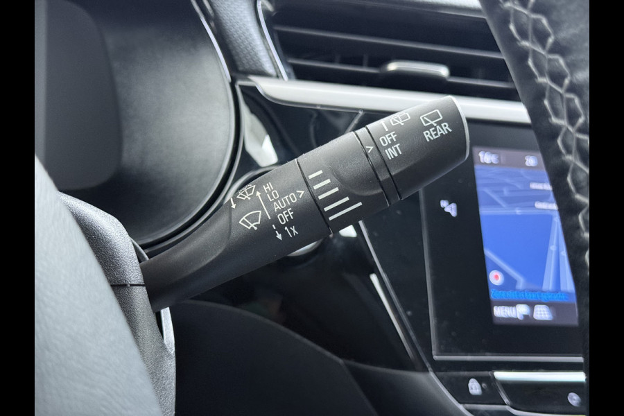 Opel CORSA-E 50kWh 3 Fase Warmtepomp Navi 360°Camera Two-Tone Lak Ecc Edition+ Stoel+Stuur-Verwarmd Parkeer Pack Pdc DAB Lmv 16" Privacy Glas Led Isofix Regen-Lichtsensor LaneAssist Origineel Nederlandse Auto SOH 89% Zeer compleet!