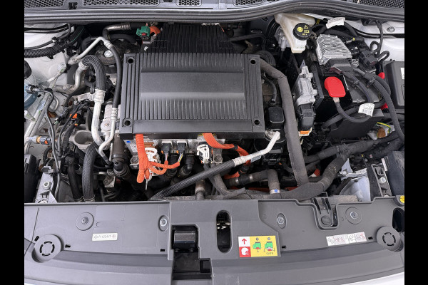 Opel CORSA-E 50kWh 3 Fase Warmtepomp Navi 360°Camera Two-Tone Lak Ecc Edition+ Stoel+Stuur-Verwarmd Parkeer Pack Pdc DAB Lmv 16" Privacy Glas Led Isofix Regen-Lichtsensor LaneAssist Origineel Nederlandse Auto SOH 89% Zeer compleet!