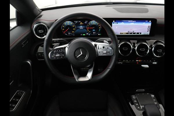Mercedes-Benz CLA-Klasse Shooting Brake 250e AMG | Adaptive cruise | Stoelverwarming | Carplay | Widescreen | Leder/Alcantara | Navigatie | Camera | Park Assist | PHEV | Plug In