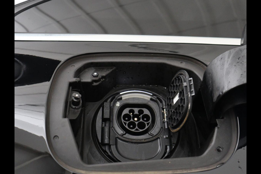 Mercedes-Benz CLA-Klasse Shooting Brake 250e AMG | Adaptive cruise | Stoelverwarming | Carplay | Widescreen | Leder/Alcantara | Navigatie | Camera | Park Assist | PHEV | Plug In