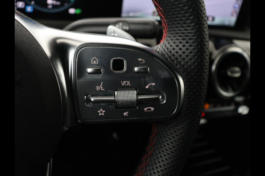 Mercedes-Benz CLA-Klasse Shooting Brake 250e AMG | Adaptive cruise | Stoelverwarming | Carplay | Widescreen | Leder/Alcantara | Navigatie | Camera | Park Assist | PHEV | Plug In