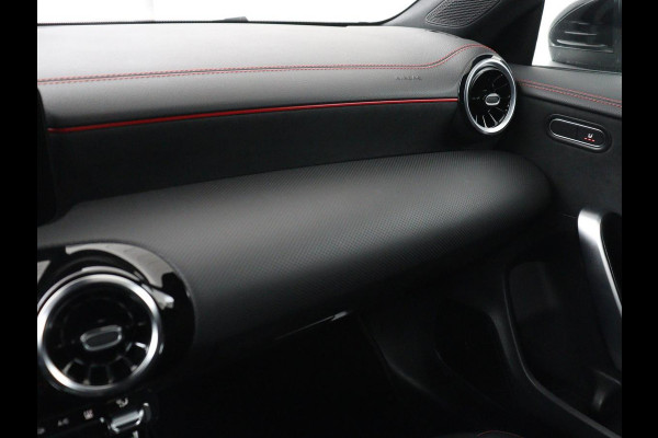 Mercedes-Benz CLA-Klasse Shooting Brake 250e AMG | Adaptive cruise | Stoelverwarming | Carplay | Widescreen | Leder/Alcantara | Navigatie | Camera | Park Assist | PHEV | Plug In
