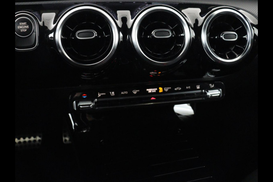 Mercedes-Benz CLA-Klasse Shooting Brake 250e AMG | Adaptive cruise | Stoelverwarming | Carplay | Widescreen | Leder/Alcantara | Navigatie | Camera | Park Assist | PHEV | Plug In