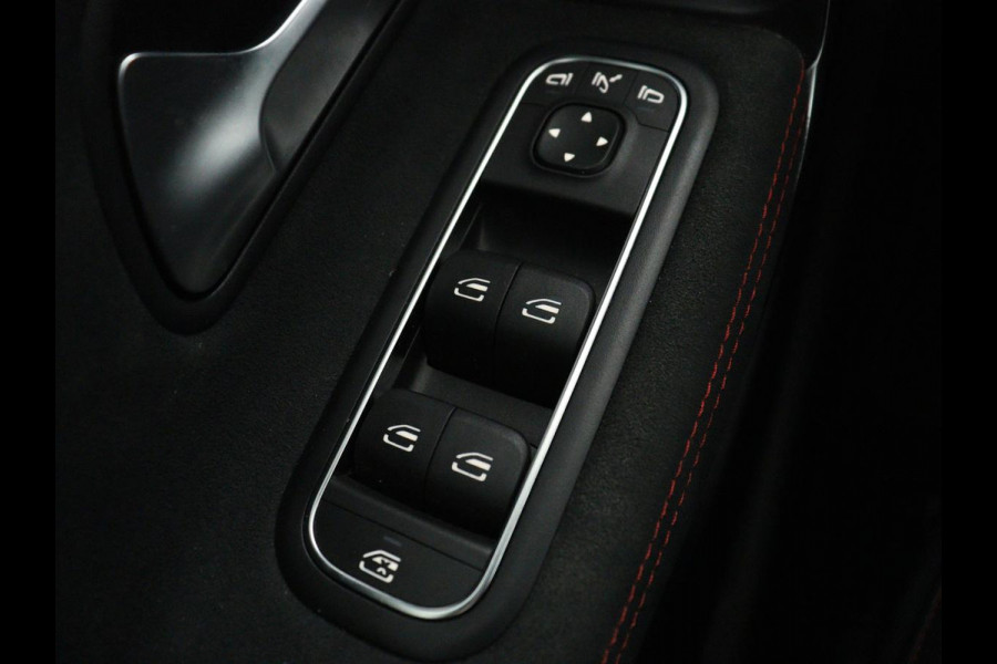 Mercedes-Benz CLA-Klasse Shooting Brake 250e AMG | Adaptive cruise | Stoelverwarming | Carplay | Widescreen | Leder/Alcantara | Navigatie | Camera | Park Assist | PHEV | Plug In