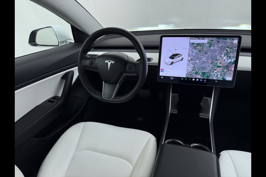 Tesla Model 3 RWD SR plus 325PK LFP SOH 91% Accu Ivory Lmv 18" AutoPilot Leder Panoramadak Adaptive-Cruise Camera's Elektr.-Stuur+Stoelen+Spie Navi LED DAB Voorverwarmen Keyless One-Pedal-Drive 1e Eigenaar Origineel Nederlandse Auto