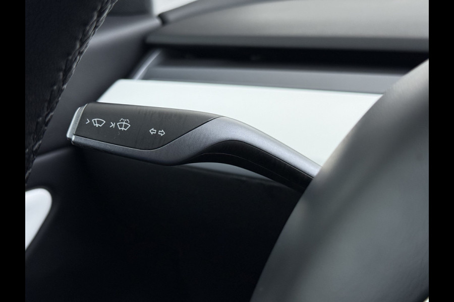 Tesla Model 3 RWD SR plus 325PK LFP SOH 91% Accu Ivory Lmv 18" AutoPilot Leder Panoramadak Adaptive-Cruise Camera's Elektr.-Stuur+Stoelen+Spie Navi LED DAB Voorverwarmen Keyless One-Pedal-Drive 1e Eigenaar Origineel Nederlandse Auto