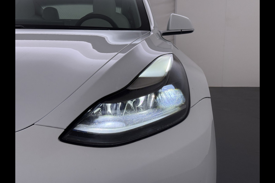 Tesla Model 3 RWD SR plus 325PK LFP SOH 91% Accu Ivory Lmv 18" AutoPilot Leder Panoramadak Adaptive-Cruise Camera's Elektr.-Stuur+Stoelen+Spie Navi LED DAB Voorverwarmen Keyless One-Pedal-Drive 1e Eigenaar Origineel Nederlandse Auto