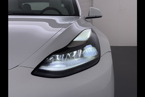 Tesla Model 3 RWD SR plus 325PK LFP SOH 91% Accu Ivory Lmv 18" AutoPilot Leder Panoramadak Adaptive-Cruise Camera's Elektr.-Stuur+Stoelen+Spie Navi LED DAB Voorverwarmen Keyless One-Pedal-Drive 1e Eigenaar Origineel Nederlandse Auto