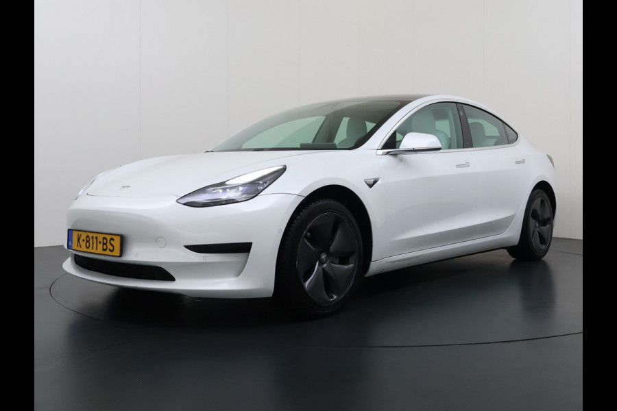 Tesla Model 3 RWD SR plus 325PK LFP SOH 91% Accu Ivory Lmv 18" AutoPilot Leder Panoramadak Adaptive-Cruise Camera's Elektr.-Stuur+Stoelen+Spie Navi LED DAB Voorverwarmen Keyless One-Pedal-Drive 1e Eigenaar Origineel Nederlandse Auto