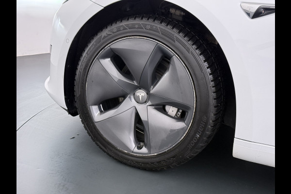 Tesla Model 3 RWD SR plus 325PK LFP SOH 91% Accu Ivory Lmv 18" AutoPilot Leder Panoramadak Adaptive-Cruise Camera's Elektr.-Stuur+Stoelen+Spie Navi LED DAB Voorverwarmen Keyless One-Pedal-Drive 1e Eigenaar Origineel Nederlandse Auto