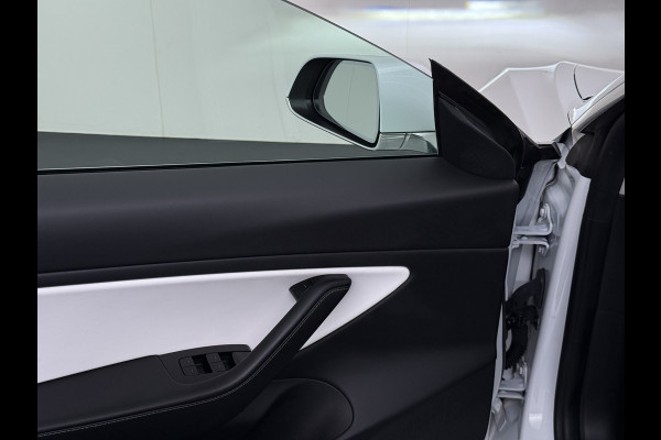 Tesla Model 3 RWD SR plus 325PK LFP SOH 91% Accu Ivory Lmv 18" AutoPilot Leder Panoramadak Adaptive-Cruise Camera's Elektr.-Stuur+Stoelen+Spie Navi LED DAB Voorverwarmen Keyless One-Pedal-Drive 1e Eigenaar Origineel Nederlandse Auto