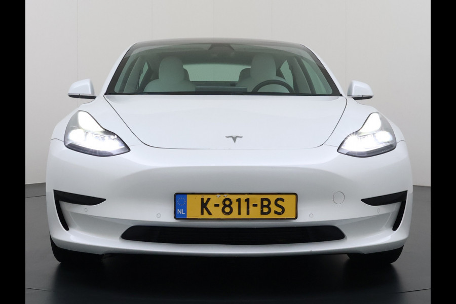 Tesla Model 3 RWD SR plus 325PK LFP SOH 91% Accu Ivory Lmv 18" AutoPilot Leder Panoramadak Adaptive-Cruise Camera's Elektr.-Stuur+Stoelen+Spie Navi LED DAB Voorverwarmen Keyless One-Pedal-Drive 1e Eigenaar Origineel Nederlandse Auto