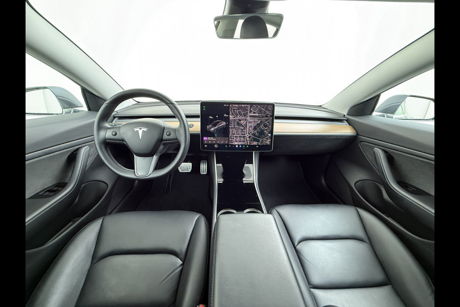 Tesla Model 3 Performance 513pk AWD Lmv 20" AutoPilot Panoramadak Adaptive Cruise Camera's Leer Pdc Wifi Ecc Elektr.Stuur+Stoel+Geheugen Stoel+Bank-Verwarmd Keyless Wifi 4WD Origineel Nederlandse Auto SOH 83%