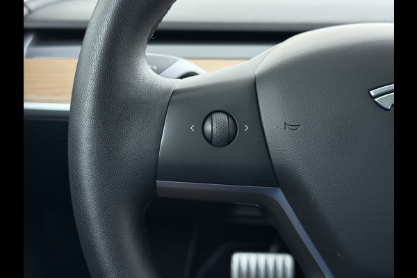 Tesla Model 3 Performance 513pk AWD Lmv 20" AutoPilot Panoramadak Adaptive Cruise Camera's Leer Pdc Wifi Ecc Elektr.Stuur+Stoel+Geheugen Stoel+Bank-Verwarmd Keyless Wifi 4WD Origineel Nederlandse Auto SOH 83%