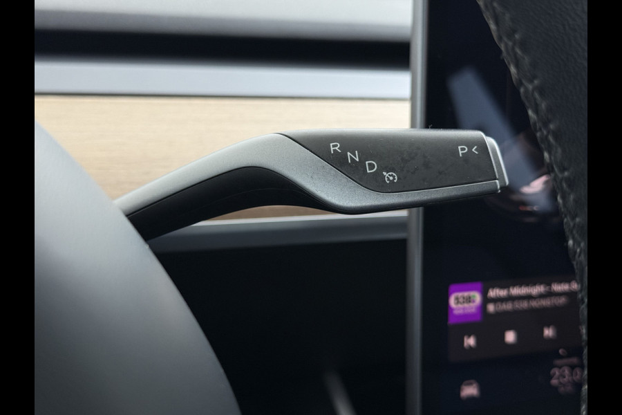 Tesla Model 3 Performance 513pk AWD Lmv 20" AutoPilot Panoramadak Adaptive Cruise Camera's Leer Pdc Wifi Ecc Elektr.Stuur+Stoel+Geheugen Stoel+Bank-Verwarmd Keyless Wifi 4WD Origineel Nederlandse Auto SOH 83%