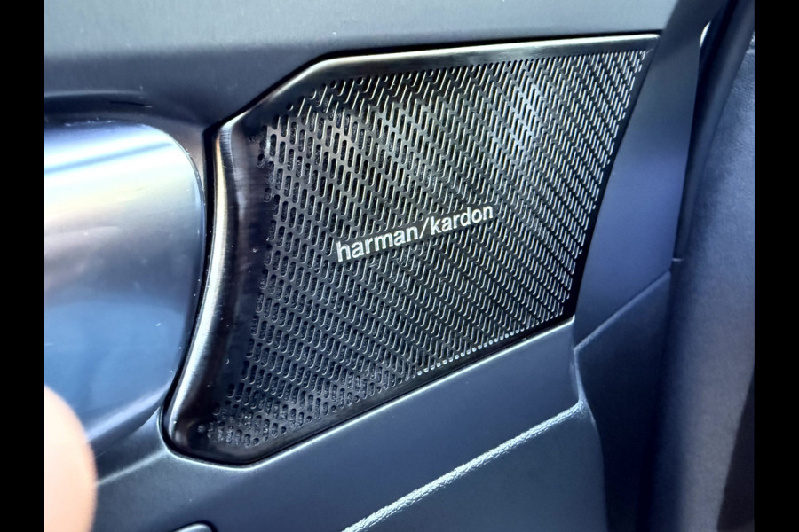 Volvo XC40 Recharge P8 AWD R-Design SOH 92.3%, Panoramadak, Camera, 20''Lmv