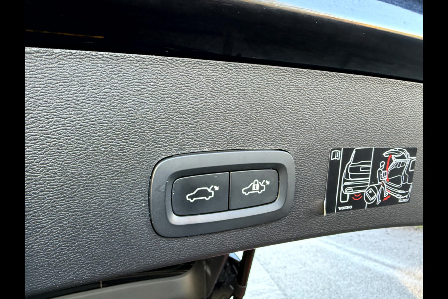Volvo XC40 Recharge P8 AWD R-Design SOH 92.3%, Panoramadak, Camera, 20''Lmv