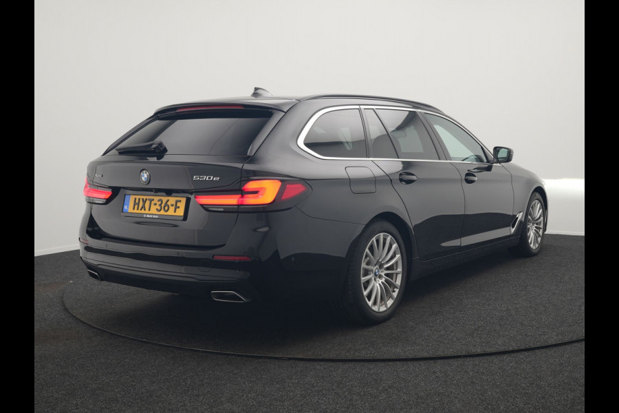 BMW 5 Serie Touring 530e xDrive Business Edition Plus PHEV 293pk Dealer O.H | Trekhaak af Fabriek | Adaptive Cruise | 360 Camera | M Sportstuur | Keyless | BLIS | Plug In Hybrid