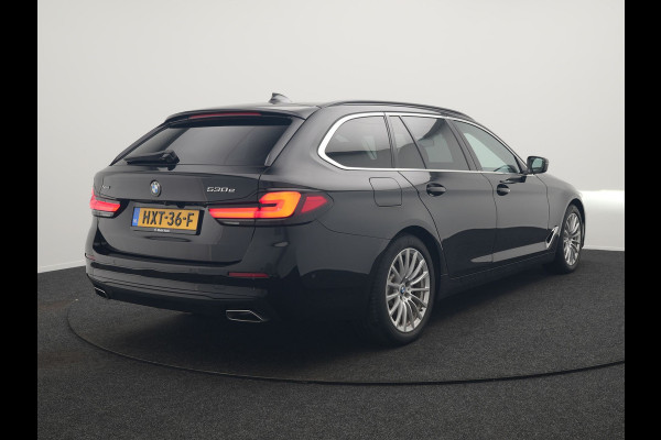 BMW 5 Serie Touring 530e xDrive Business Edition Plus PHEV 293pk Dealer O.H | Trekhaak af Fabriek | Adaptive Cruise | 360 Camera | M Sportstuur | Keyless | BLIS | Plug In Hybrid