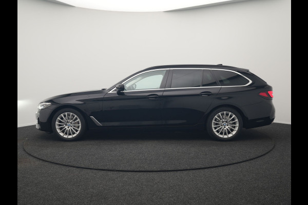 BMW 5 Serie Touring 530e xDrive Business Edition Plus PHEV 293pk Dealer O.H | Trekhaak af Fabriek | Adaptive Cruise | 360 Camera | M Sportstuur | Keyless | BLIS | Plug In Hybrid